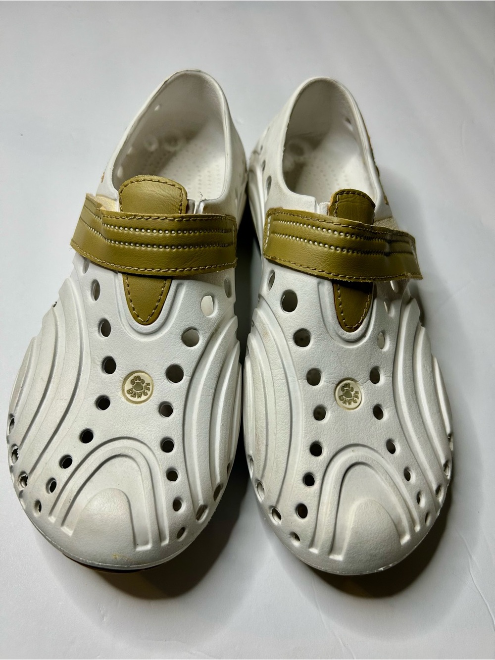 Dawgs White and Tan Slip-On Athletic Clogs